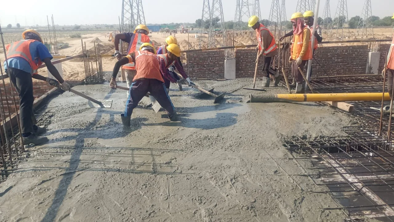 Slab screeding and levelling after pour — Fortico Infra solar project site