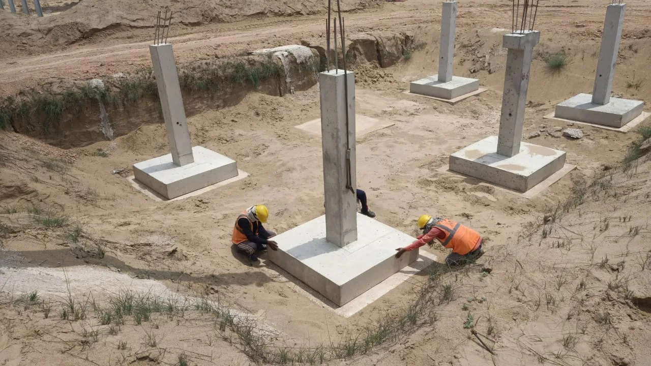 Precast column set on pedestal foundation — Fortico Infra solar project site